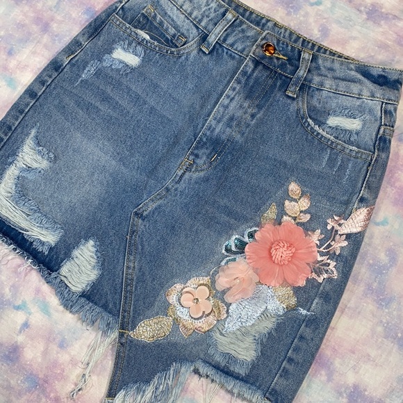 Shein • Floral Appliqué Distressed Denim Skirt - Picture 3 of 12